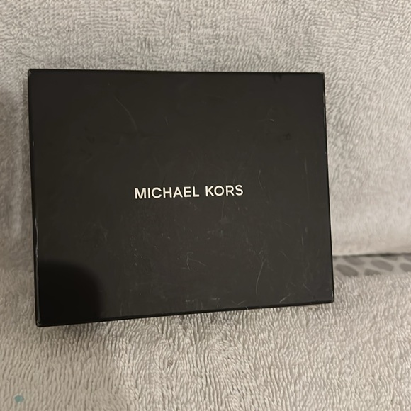 Michael Kors wallet - Picture 10 of 10